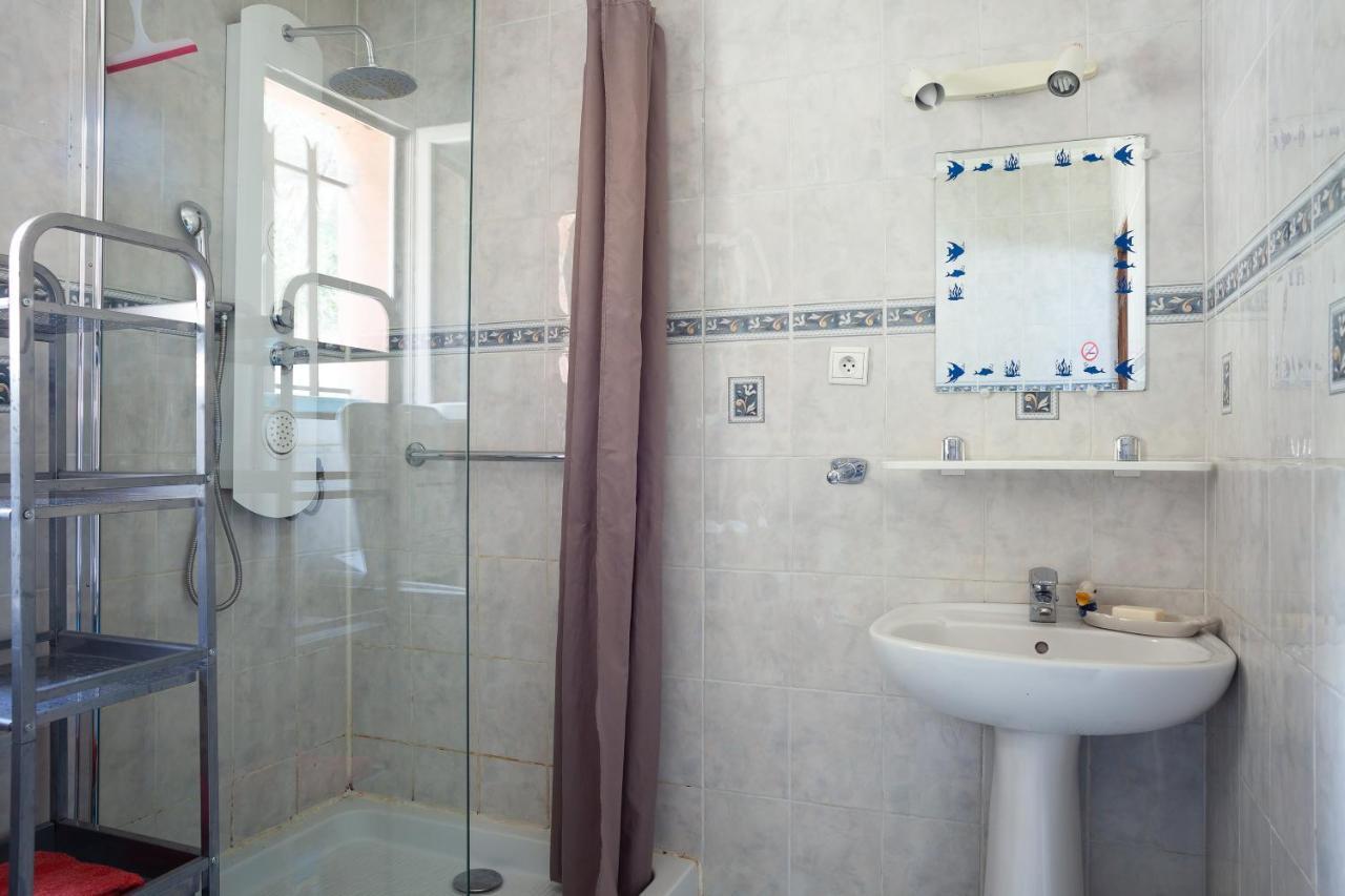 Appartement Avec Piscine Et Cuisine Roquefort-la-Bédoule Exterior foto